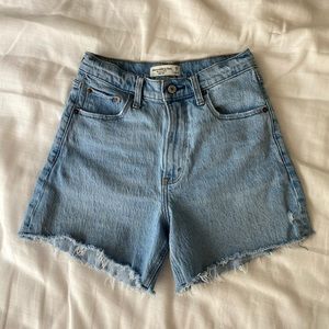 ABERCROMBIE & FITCH High-Rise Dad Short
